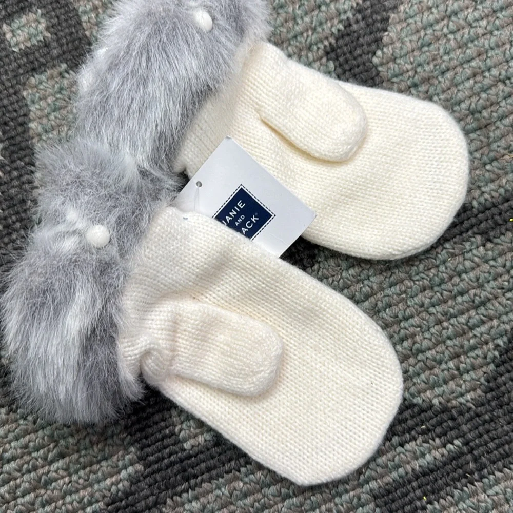 Janie and Jack mittens for girls size 4 to 5 new in excellent condition
